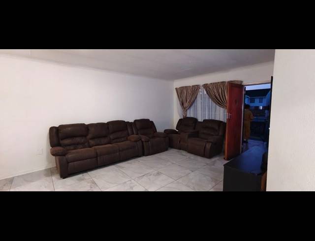 3 BEDROOM TOWNHOUSE FOR SALE IN BEYERS PARK